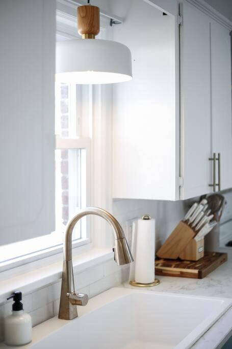 End Zone Escape-Light And Bright Hof Village Home Canton Bagian luar foto