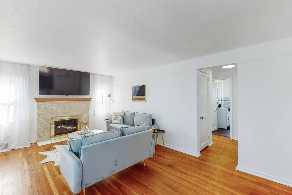 End Zone Escape-Light And Bright Hof Village Home Canton Bagian luar foto