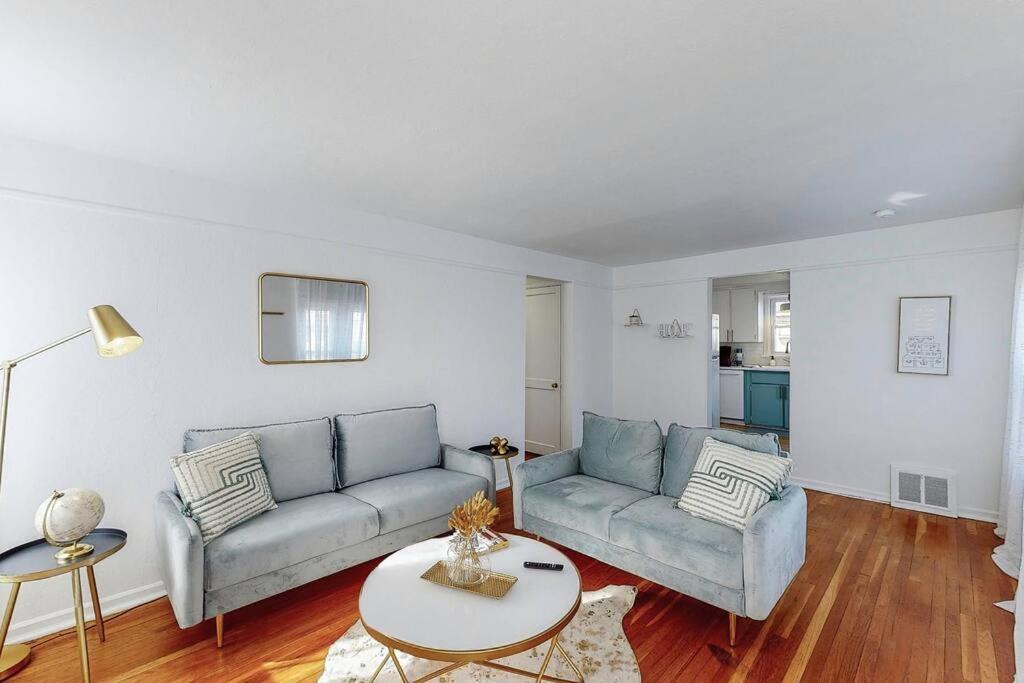 End Zone Escape-Light And Bright Hof Village Home Canton Bagian luar foto