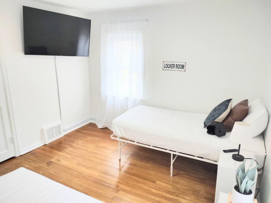 End Zone Escape-Light And Bright Hof Village Home Canton Bagian luar foto